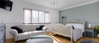 Hewas Water House with Pool, Hot Tub & Games Room