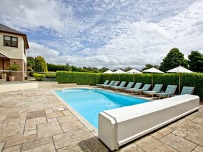 A heated pool - Hewas Water House with Pool, Hot Tub & Games Room (St Austell)