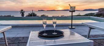 Villa 'Coral Bay' con vista mare, Wi-Fi e aria condizionata