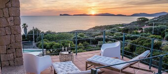 Villa 'Coral Bay' with Sea View, Wi-Fi and Air Conditioning