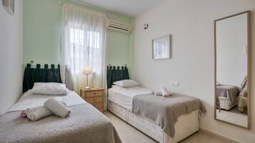 3 makuuhuonetta, silitysrauta/-lauta, ilmainen Wi-Fi, vuodevaatteet