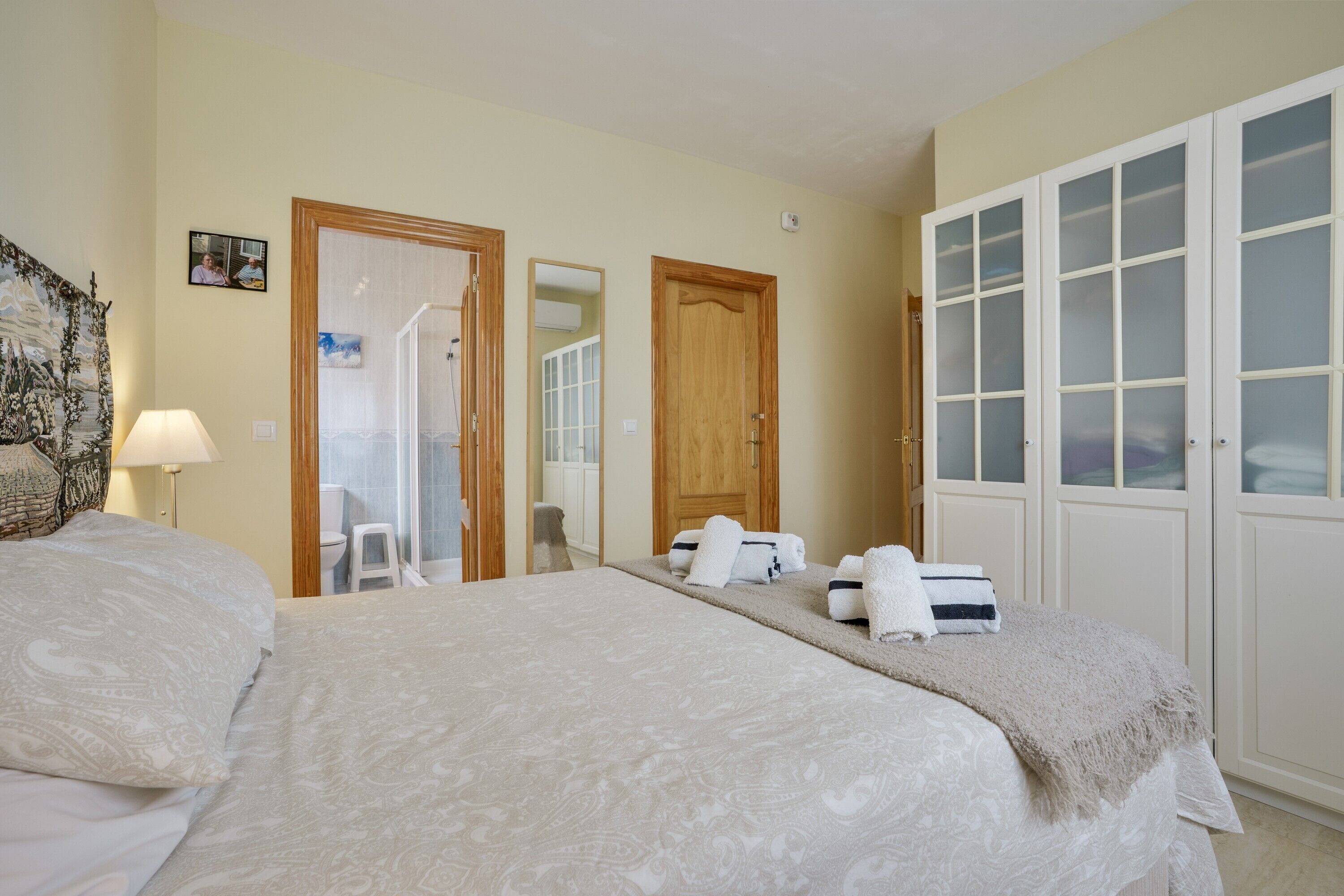 3 chambres, fer et planche à repasser, Wi-Fi gratuit, draps fournis