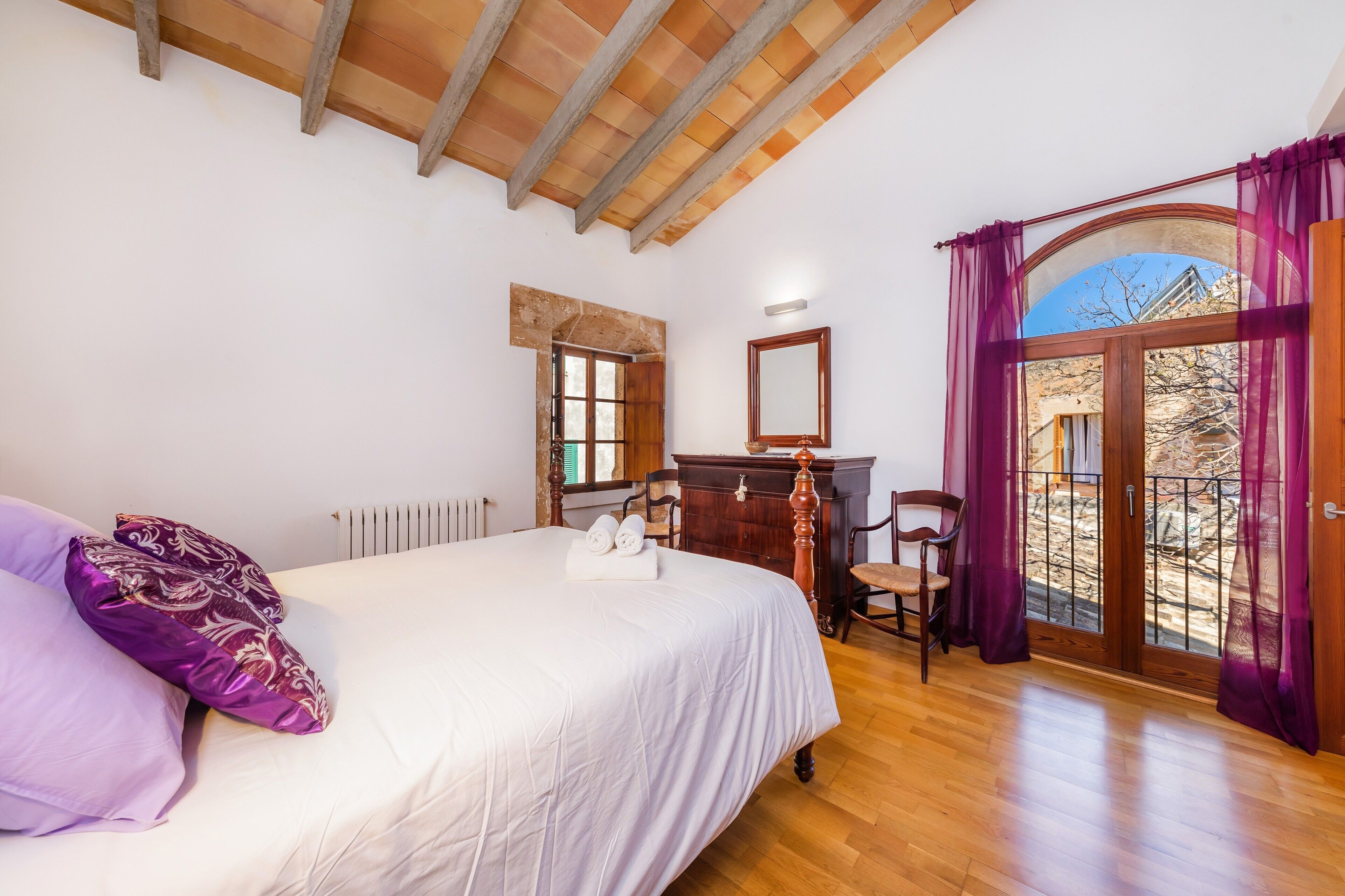 3 bedrooms, iron/ironing board, free WiFi, bed sheets