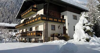 Large apartment in 70s style Mallnitz Austria