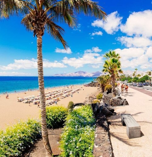 Vacation Home 'Casa Playa Palmeras' close to the Beach with Terrace & Wi-Fi