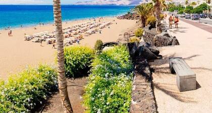 Vacation Home 'Casa Playa Palmeras' close to the Beach with Terrace & Wi-Fi