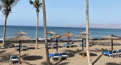 Vacation Home 'Casa Playa Palmeras' close to the Beach with Terrace & Wi-Fi