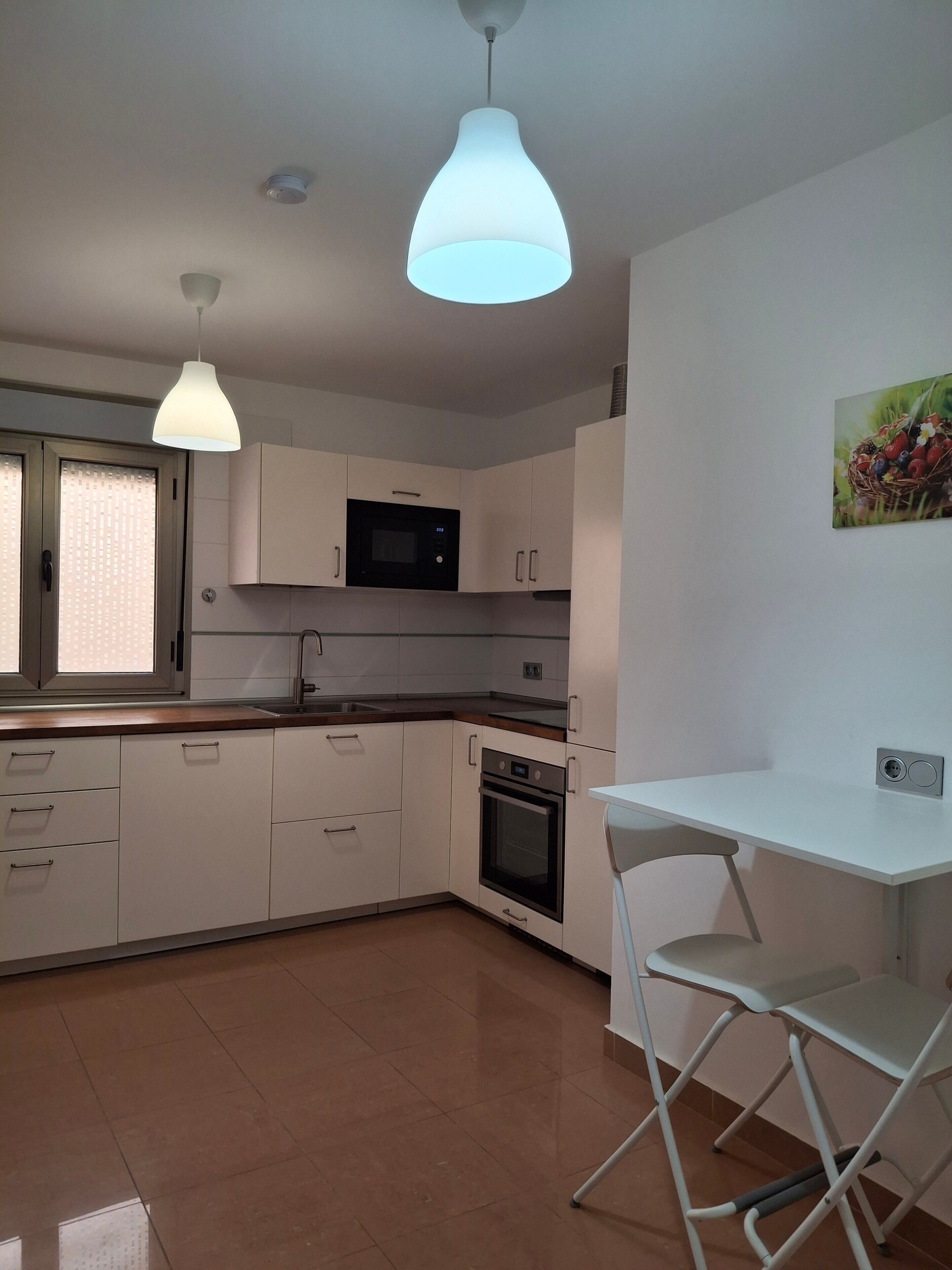 Refrigerador, microondas, horno, placa de cocina