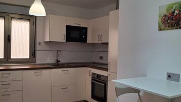 Refrigerador, microondas, horno, placa de cocina