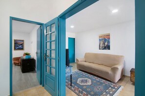 TV - Country House 'Tibagota' with Mountain View, Wi-Fi and Air Conditioning (São Brás de Alportel)