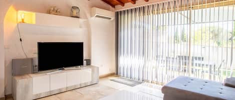 TV, DVD player, table tennis, streaming services