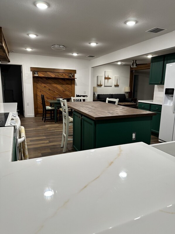 Interior - Cookies Cottage , 3 bedroom 2 bath cottage (Inglis)