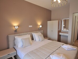 Habitación Deluxe doble | Caja fuerte, wifi gratis, ropa de cama