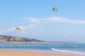 Beach - House with wooden swimming pool, sleeps 8, between town center and sea, enclosed garden (Talmont-Saint-Hilaire)