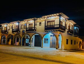 المنشأة من الخارج