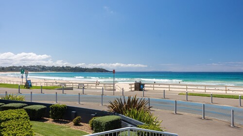 Mariners 1 - Meters away from the golden sands of Mollymook Beach