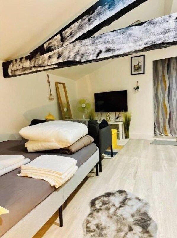 Cozy retreat with a single bed, desk, and flat-screen TV, perfect for a straightforward stay.
