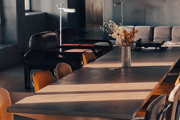 The living dining room with 5 meter pink concrete table