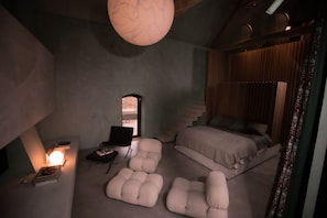 6 bedrooms, desk, free WiFi, bed sheets