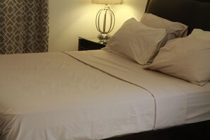 Select Comfort beds, desk, free WiFi, bed sheets - Residence Jireh  (Abidjan)