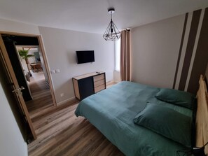 3 bedrooms, WiFi, bed sheets