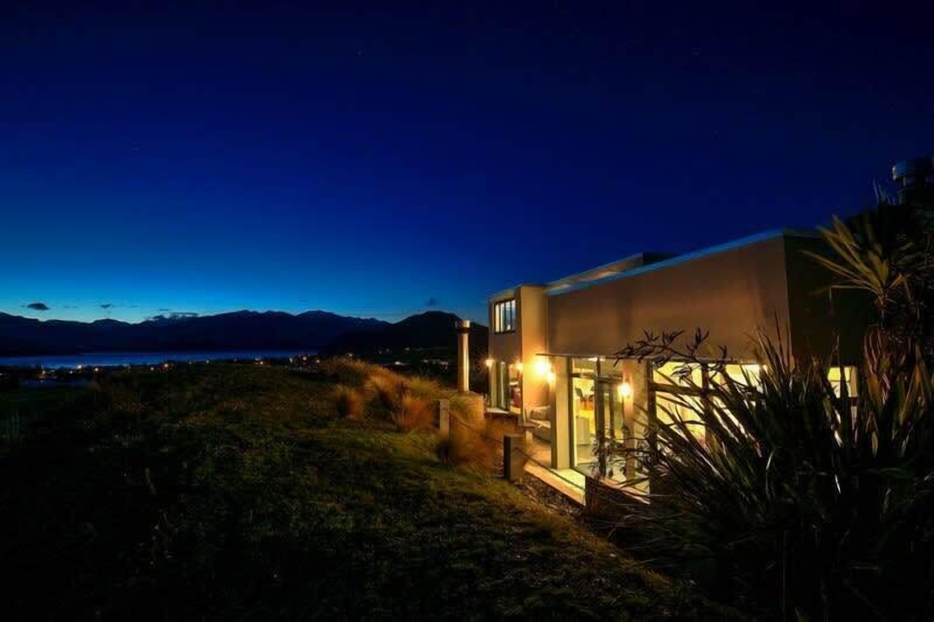 المنشأة من الخارج