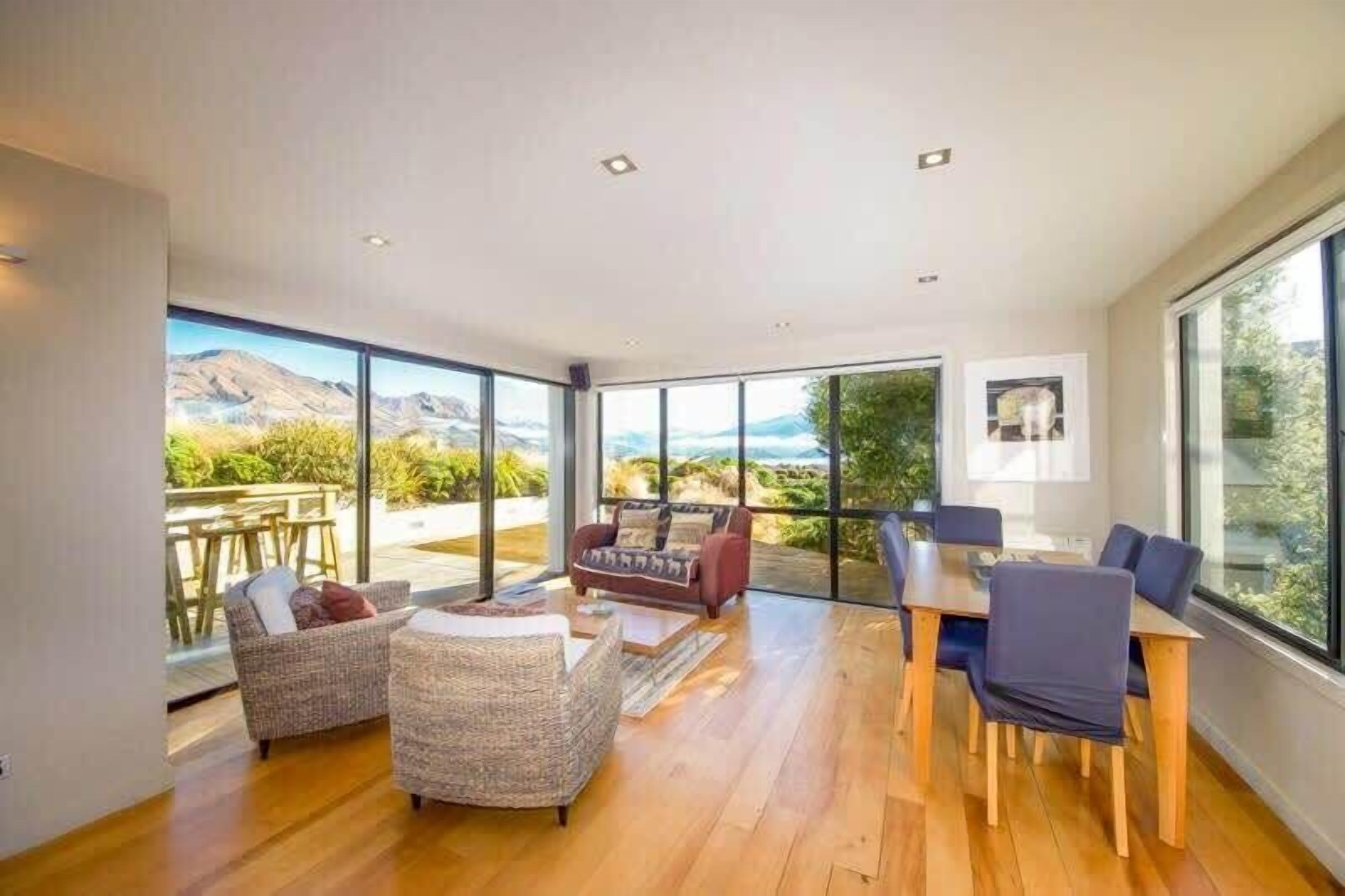 TV, peis, DVD-spiller og stereoanlegg