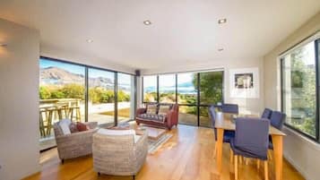 TV, fireplace, DVD player, stereo