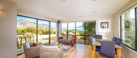 TV, peis, DVD-spiller og stereoanlegg