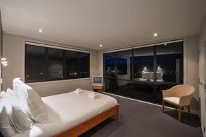 4 Schlafzimmer, Schreibtisch, Bügeleisen/Bügelbrett, WLAN