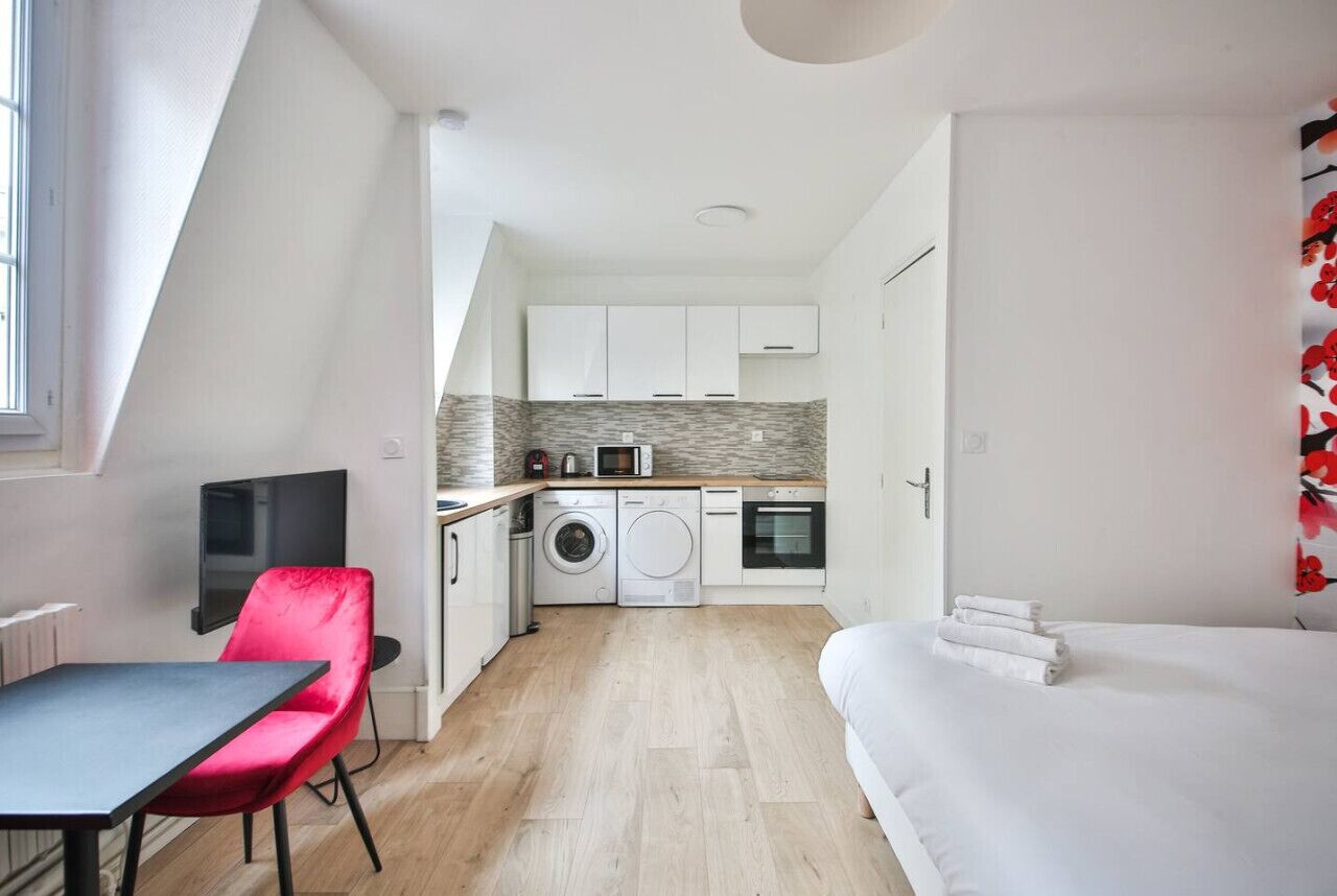 1 habitación, tabla de planchar con plancha, wifi y ropa de cama 