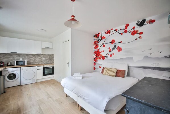 1 bedroom, iron/ironing board, WiFi, bed sheets