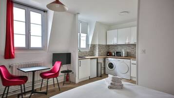 1 habitación, tabla de planchar con plancha, wifi y ropa de cama