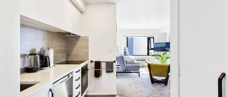 ثلاجة، ميكروويف، فرن، موقد طهي مسطح