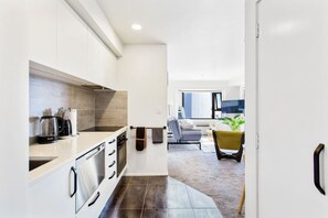 Fridge, microwave, oven, stovetop - 15D/2 Eden Crescent, Auckland CBD, Auckland 1010 (Auckland CBD)