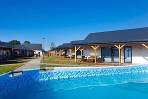 Pool - 2-Bed Holiday Homes with Pool (Jezierzany)