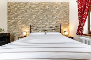 1 makuuhuone, työpöytä, ilmainen Wi-Fi, vuodevaatteet