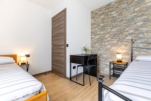 1 bedroom, desk, free WiFi, bed sheets