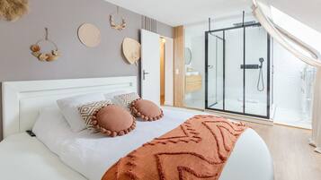 2 bedrooms, iron/ironing board, free WiFi, bed sheets