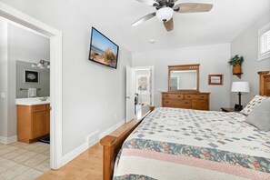 4 bedrooms, desk, iron/ironing board, travel cot