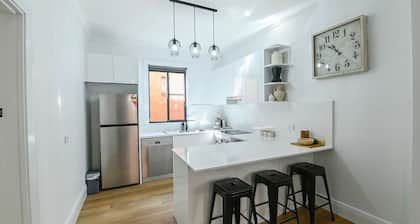 Hidden CBD Gem - Sleek & Stylish, Sleeps 5