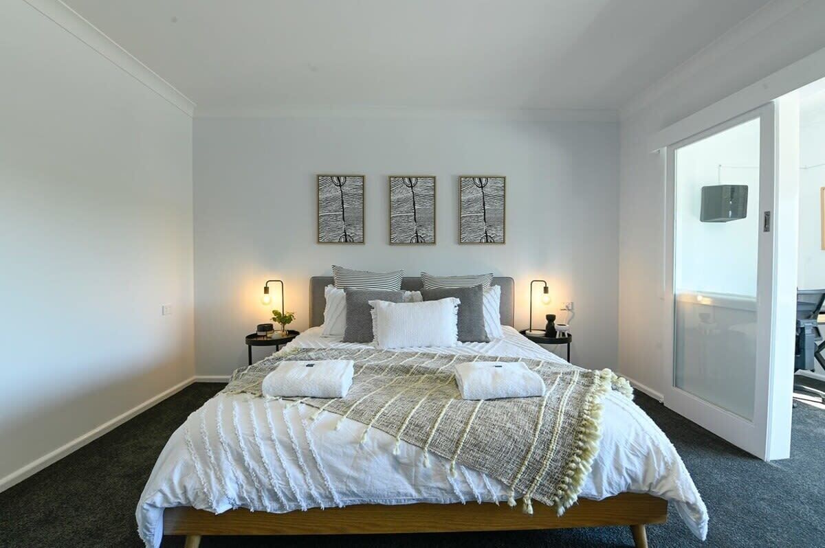 3 室のベッドルーム、デスク、アイロン / アイロン台、旅行用ベビーベッド