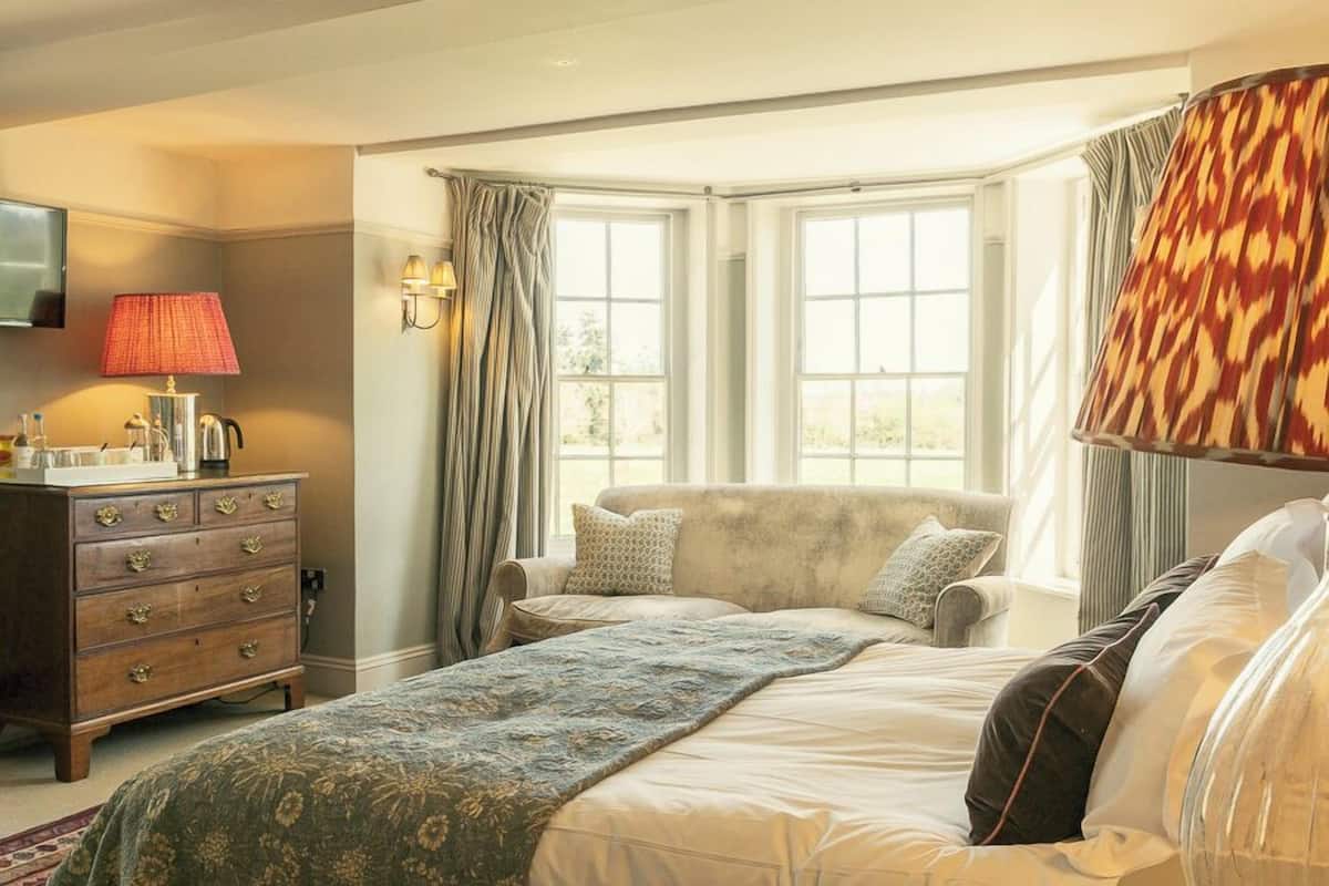 Standaard kamer, 1 twee- of 2 eenpersoonsbedden | Een bureau, geluiddichte muren, een strijkplank/strijkijzer, gratis wifi