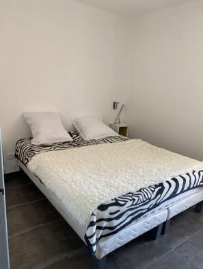 2 chambres, fer et planche à repasser, Wi-Fi gratuit