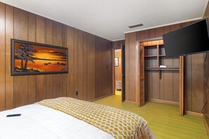 6 bedrooms, iron/ironing board, travel crib, free WiFi