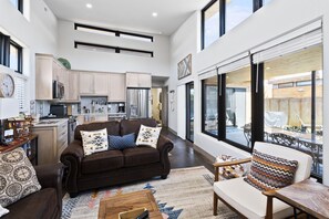 Smart TV, fireplace - Mesa Sunrise @ Palisade Legends (Clifton)