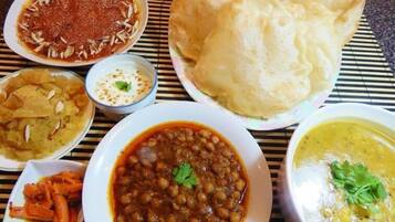 فطور أوروبي مجانًا يوميًا