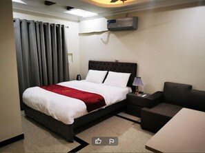 Quarto casal luxo | 1 quarto, ferros/tábuas de passar roupa, Wi-Fi de cortesia