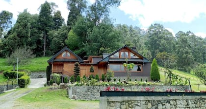Picotacucho encantadora quinta con jacuzzi y turco - 16 PAX - 15 min del Centro.