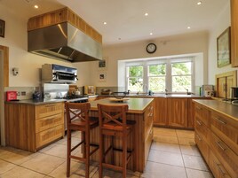 Refrigerador, lavavajillas, tetera/pava eléctrica, tostadora